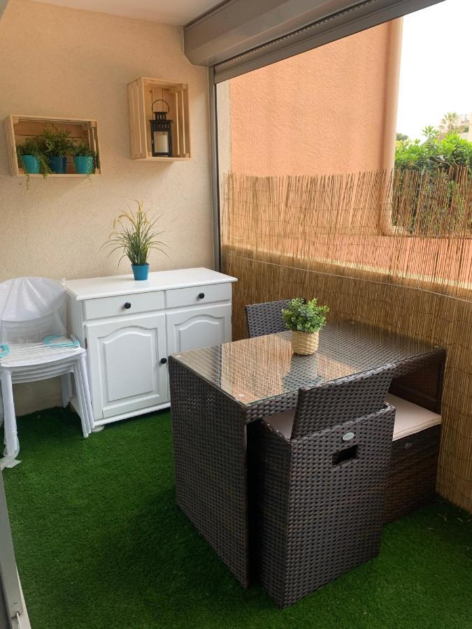 Chaleureux Appartement Face Au Port Sta Lucia, Tout A Pieds, Wifi Сен-Рафаэль Экстерьер фото