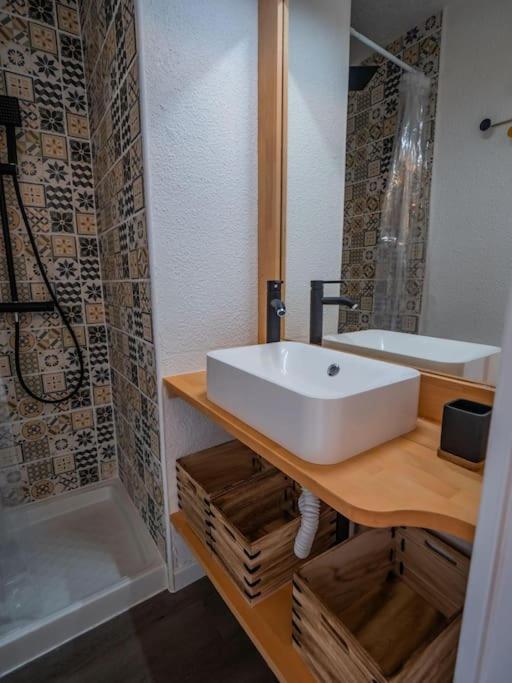 Chaleureux Appartement Face Au Port Sta Lucia, Tout A Pieds, Wifi Сен-Рафаэль Экстерьер фото