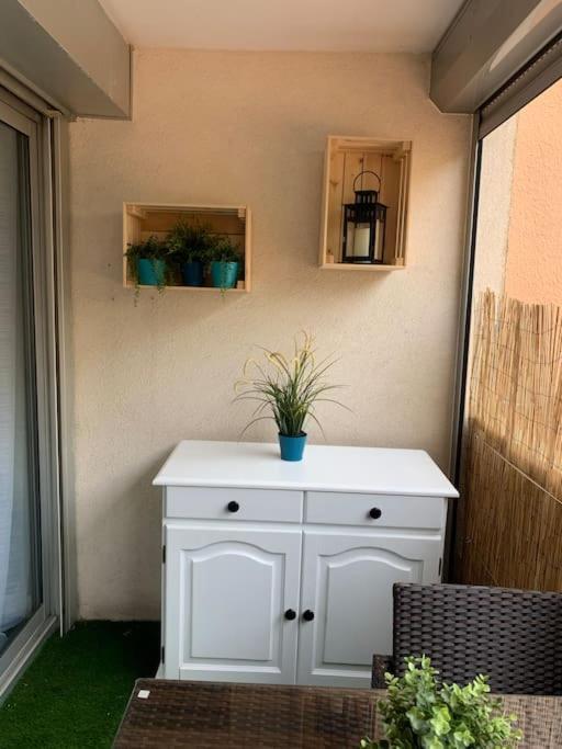 Chaleureux Appartement Face Au Port Sta Lucia, Tout A Pieds, Wifi Сен-Рафаэль Экстерьер фото